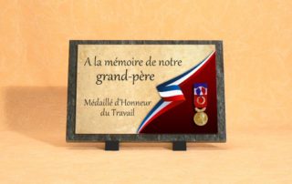 Plaques funéraires en hommage